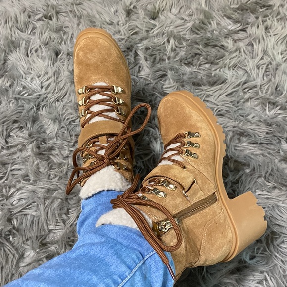 MARC FISHER WOMEN SUEDE HEELED COMBAT BOOTS. SIZE 6M. - Picture 5 of 8